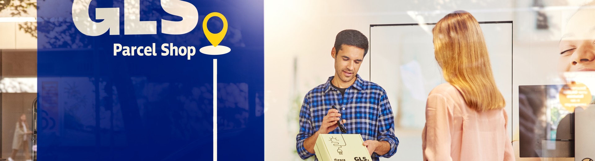 Parcel Shop partner scanning a label