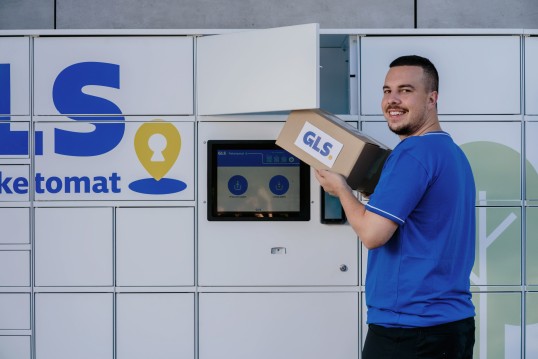 GLS Parcel locker and customer